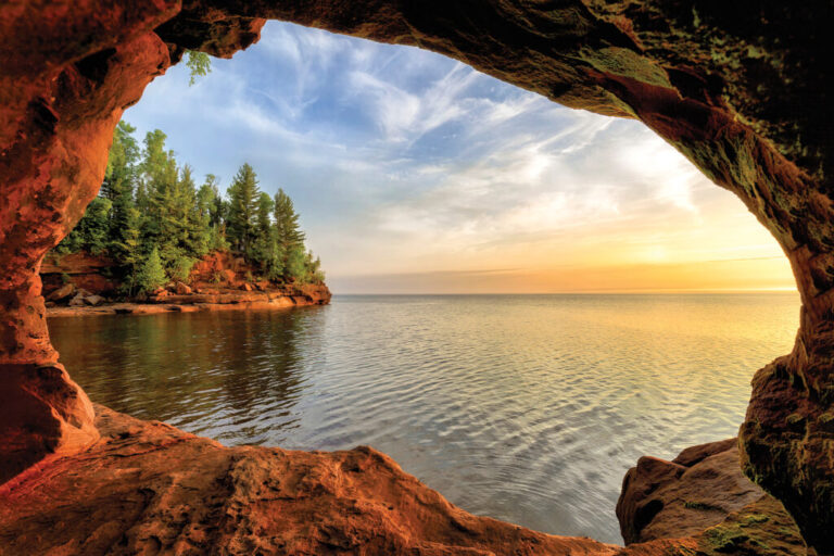 How a Photographer Snapped This Striking Shot of the Apostle Islands